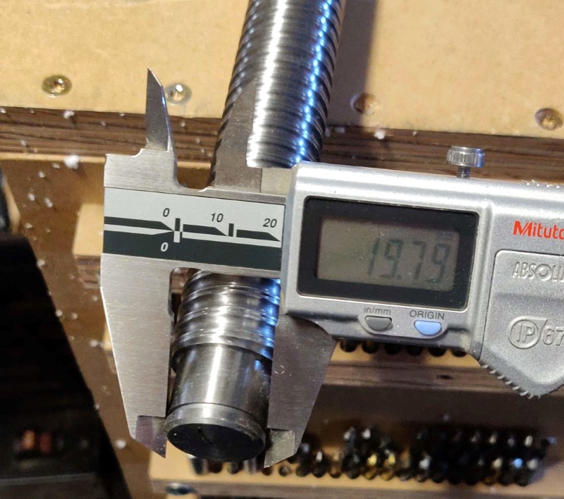 measurement of the end of the ball screw where the circlip retaining rig is clipped.